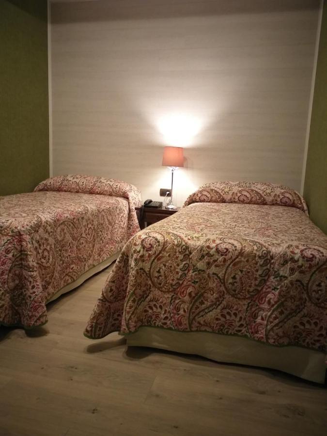 Hotel Giral Б'єскас Екстер'єр фото
