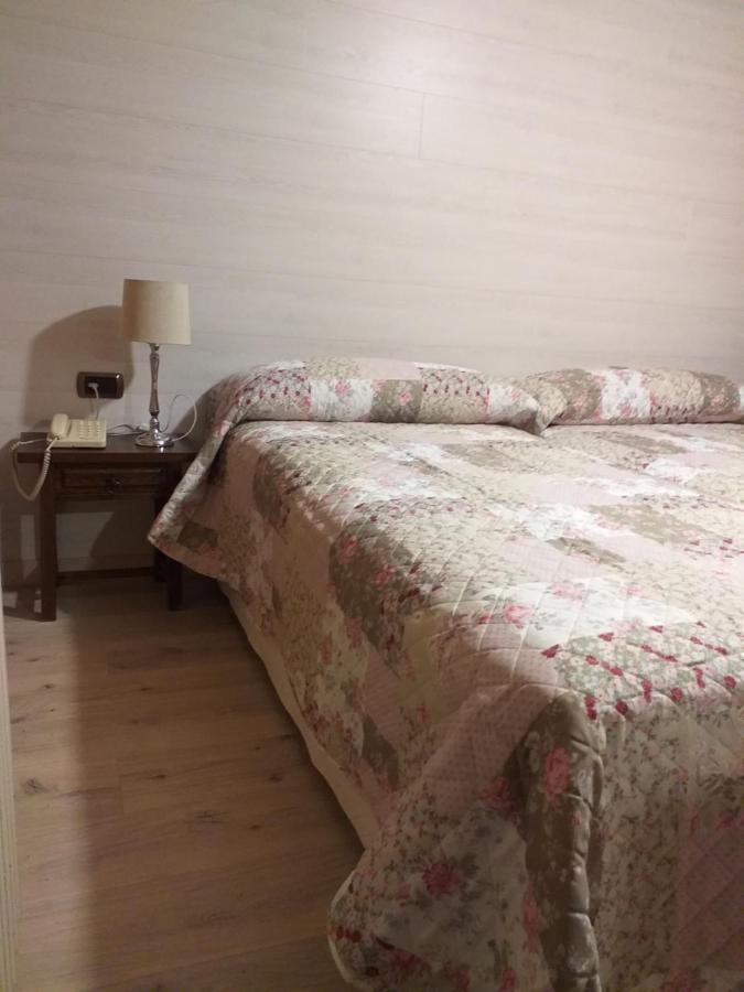 Hotel Giral Б'єскас Екстер'єр фото