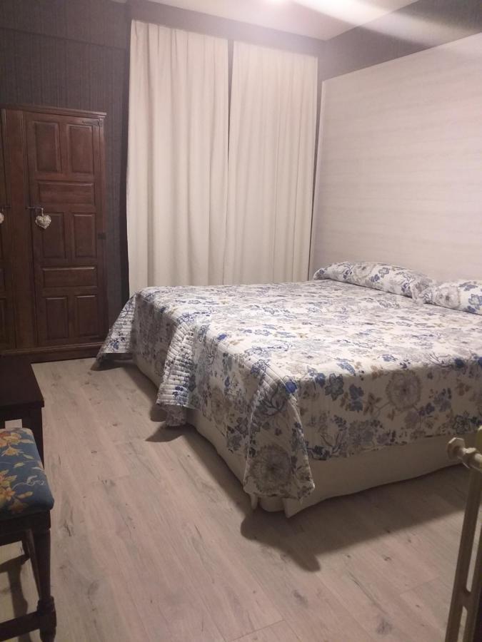 Hotel Giral Б'єскас Екстер'єр фото