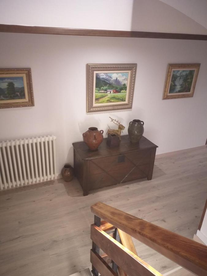 Hotel Giral Б'єскас Екстер'єр фото