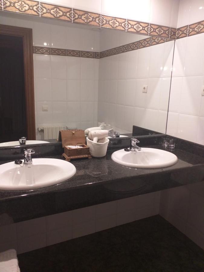 Hotel Giral Б'єскас Екстер'єр фото