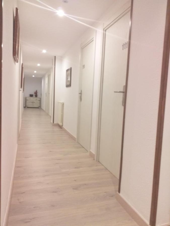 Hotel Giral Б'єскас Екстер'єр фото