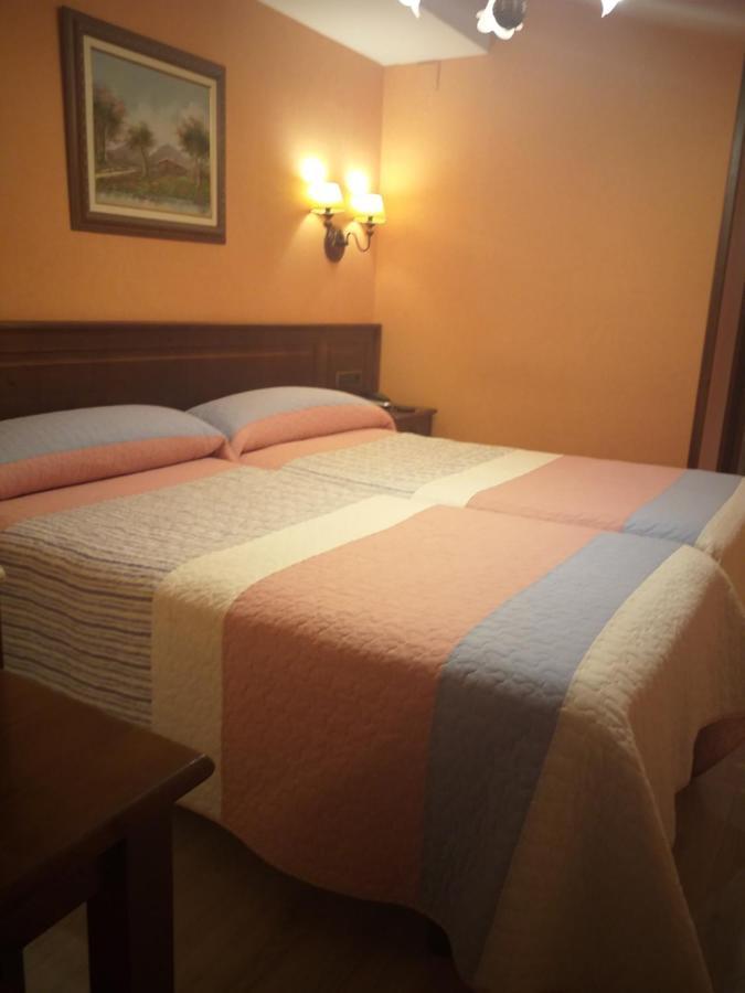 Hotel Giral Б'єскас Екстер'єр фото