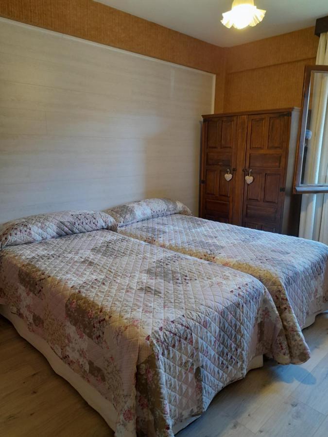 Hotel Giral Б'єскас Екстер'єр фото