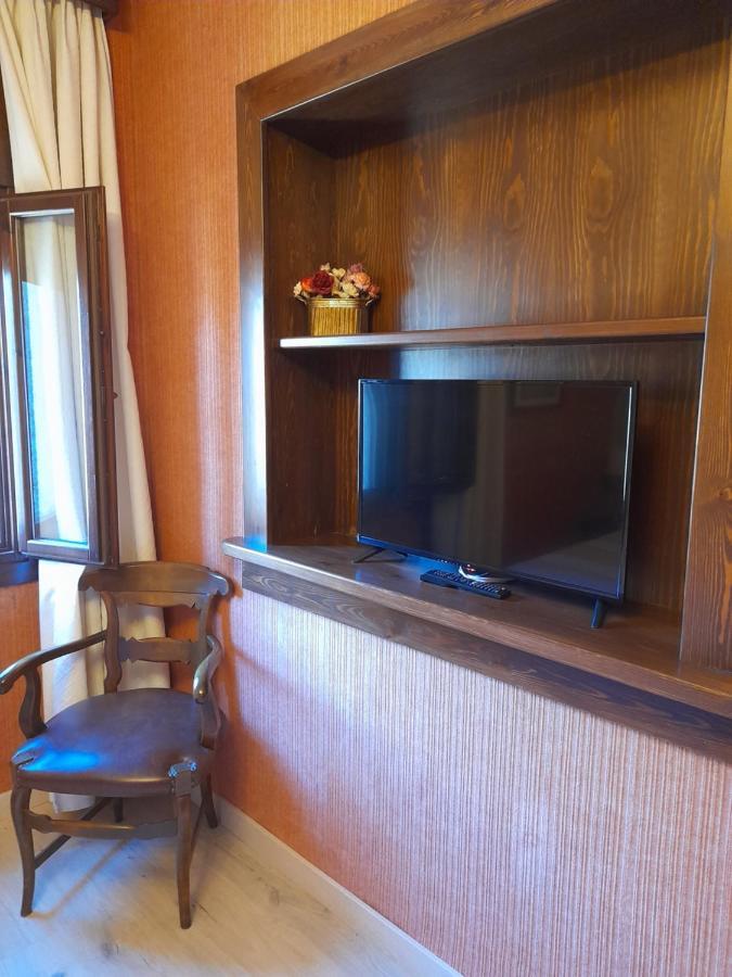 Hotel Giral Б'єскас Екстер'єр фото