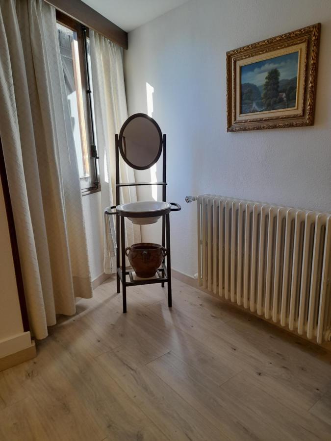 Hotel Giral Б'єскас Екстер'єр фото