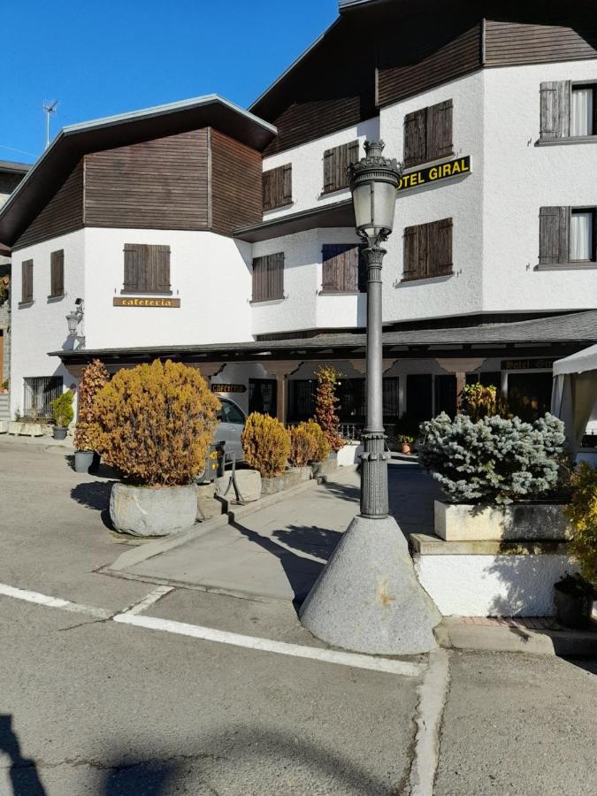 Hotel Giral Б'єскас Екстер'єр фото
